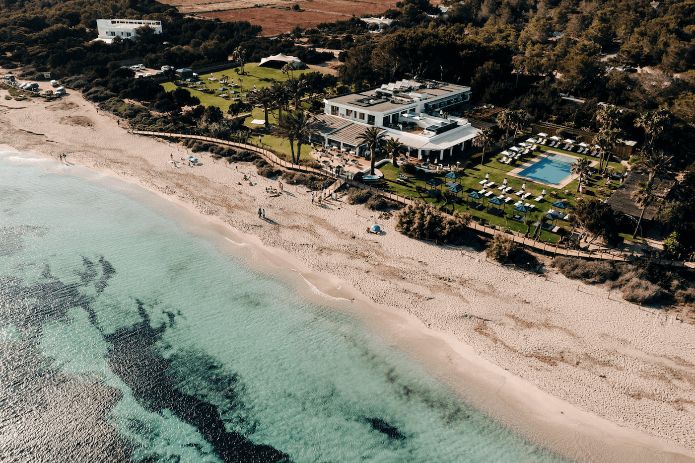 Beachside wedding venue in Formentera with elegant dining setup overlooking the sea, perfect for luxury weddings by Almond Souls.