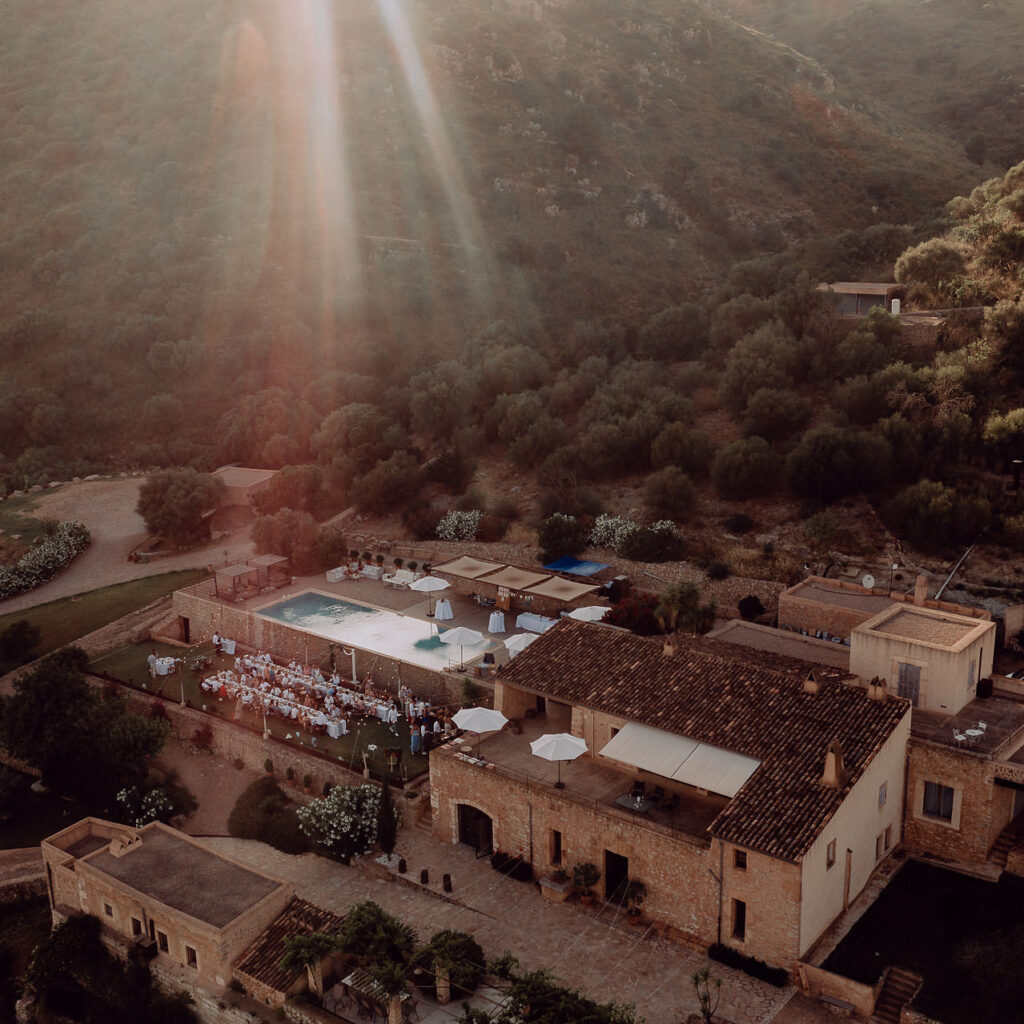 A Dream Wedding Venue with Poolside Party Vibe
