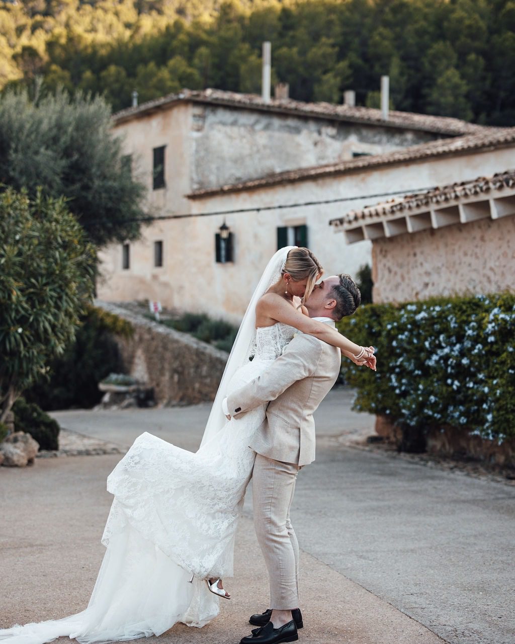 Instagram post from claudia_elisabeth_weddings. This post is in position 3.